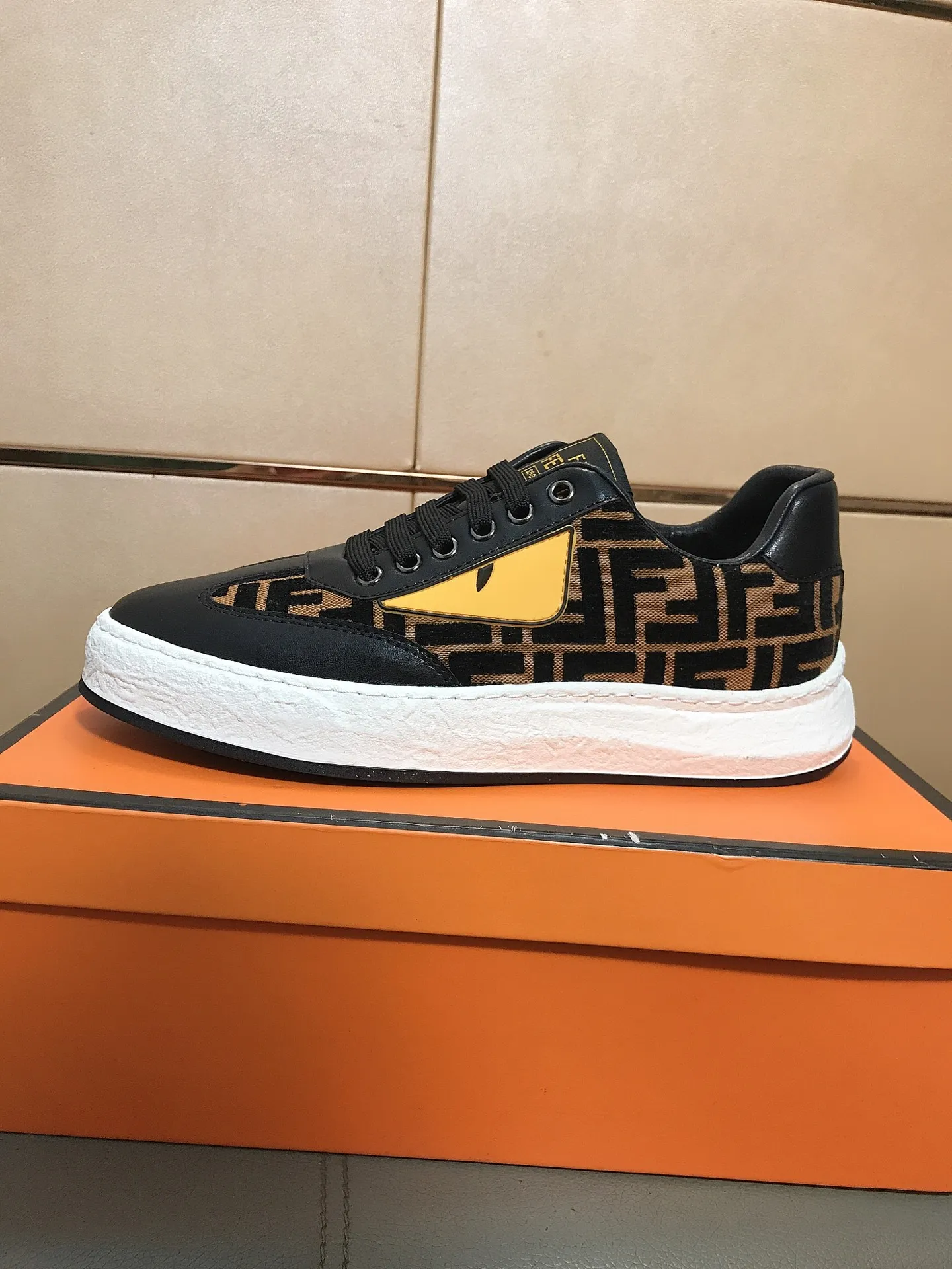 Men's Men's Shoes 230 🔆🔆👉Fendi [Fendi] Men's new low-top casual shoes are on the market🔥The shoe body is made of brand-specific printed fabric + cowhide, sheepskin foot pads, breathable and not covering the feet! Fashionable casual shoes 🙈Outsole is ultra-light, non-slip and wear-resistant👣 Standard size 38-44
